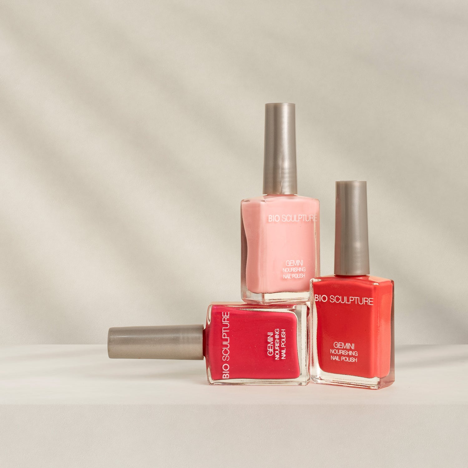 Drei Flaschen EVO Nagellack
