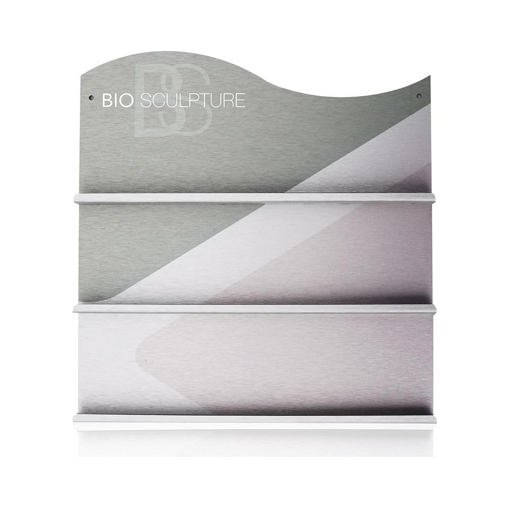 Das BIO SCULPTURE Wall Display aus gebürstetem Aluminium bietet sicheren Platz für insgesamt 50 Flaschen, kombinierbar aus den Produkt-Linien Evo, ETHOS und GEMINI.