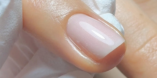 WAS IST HEMA IM NAGELGEL – Wirkung, Risiken und HEMA-freie Alternativen