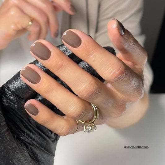 Bio Sculpture The Colour Chocolate Fudge auf kurzen Nägeln