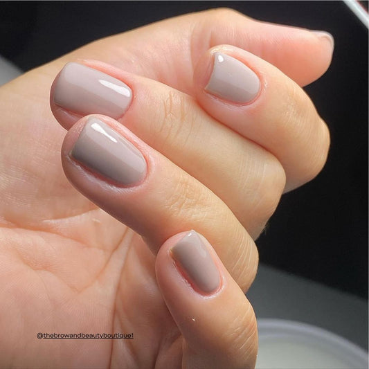 Bio Sculpture The Colour Ashes of Roses auf kurzen Nägeln
