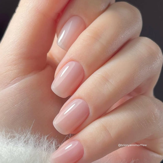 Anthea Nude-Rosé Nagellack auf den Nägeln