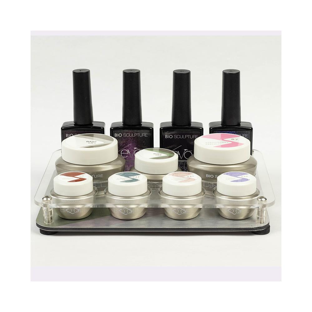 Der SMALL GEL TRAY ist ein attraktives und kompaktes Display, das Gele und Behandlungsprodukte elegant und übersichtlich auf dem Arbeitsplatz anordnet.